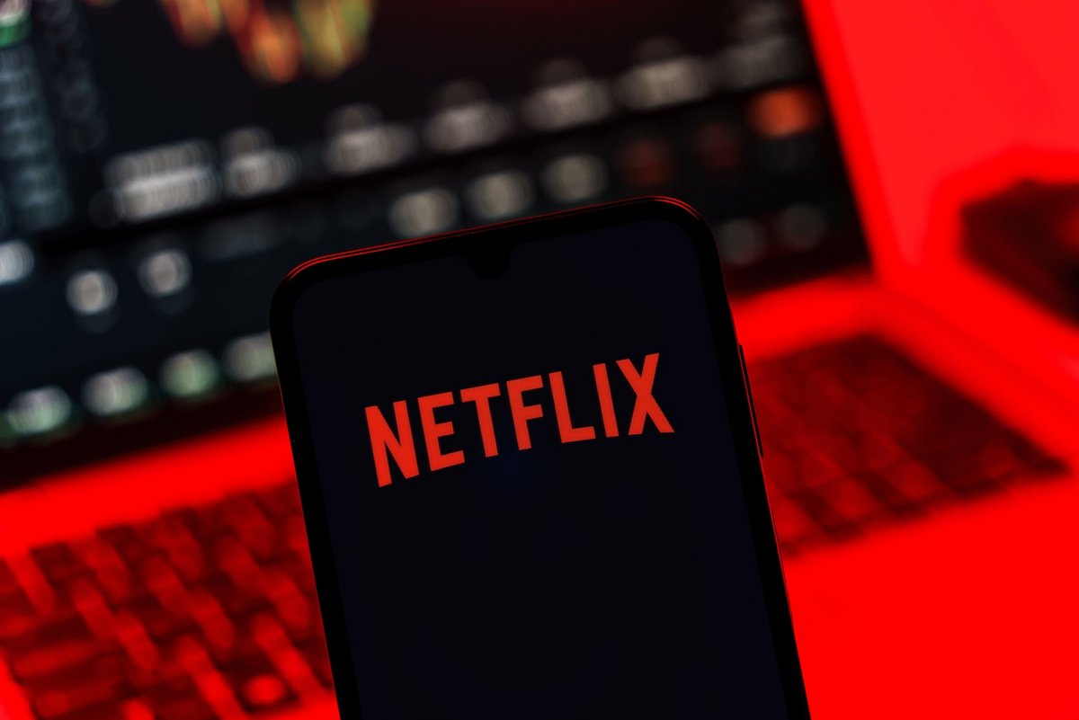 Alors que Hollywood préfère rester discret sur le sujet, le géant du streaming assume pleinement son utilisation massive de l'IA générative. © Shutterstock